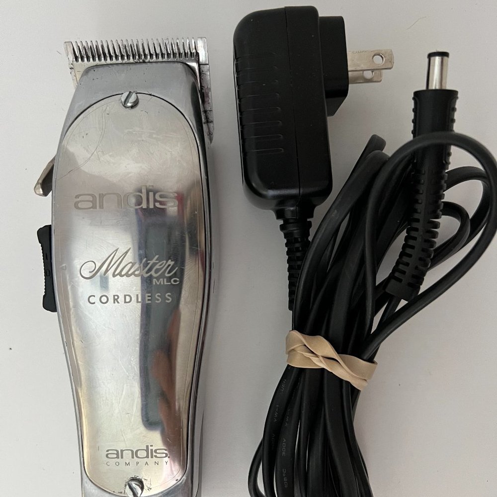 ** ANDIS MASTERS CORDLESS LITHIUM- ION BATTERY CLIPPER **